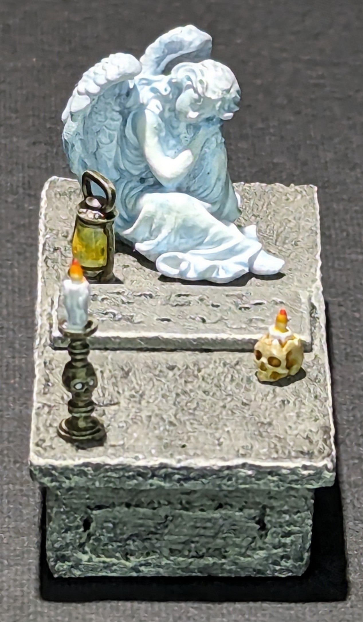 Angel Statue, Sitting
