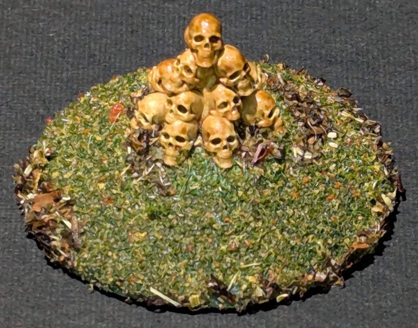 Skull Pile on Small Mound, Clue Marker, 1"x1-1/2"